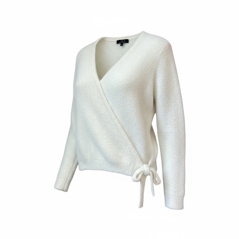 Broadway Women’s Soft Cream V Neck Sweater
Size XL
